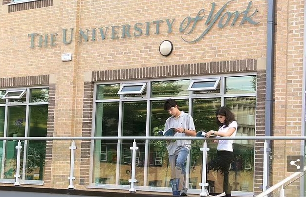 约克大学降低部分国际学生入学门槛！