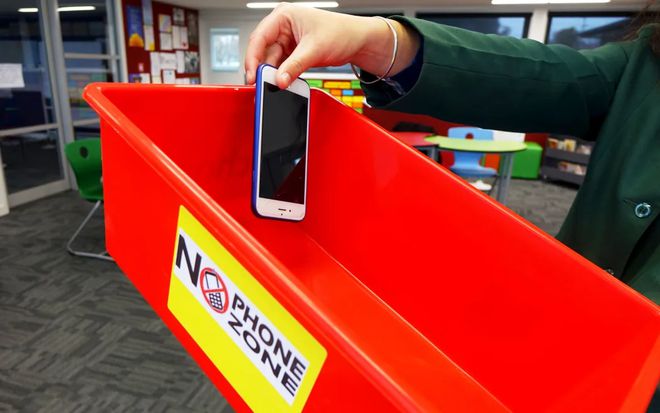 新西兰校园“手机禁令”正式生效实施！